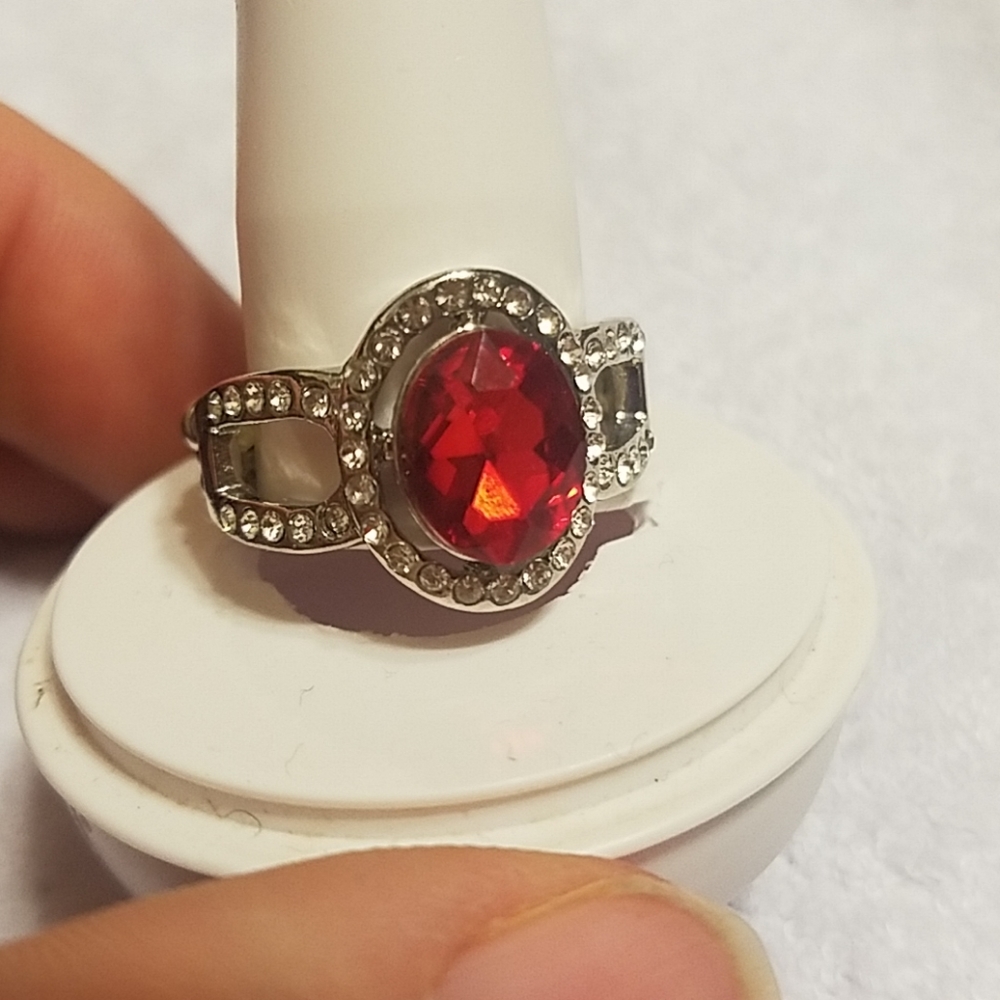 Beautiful Ring with red and clear stones